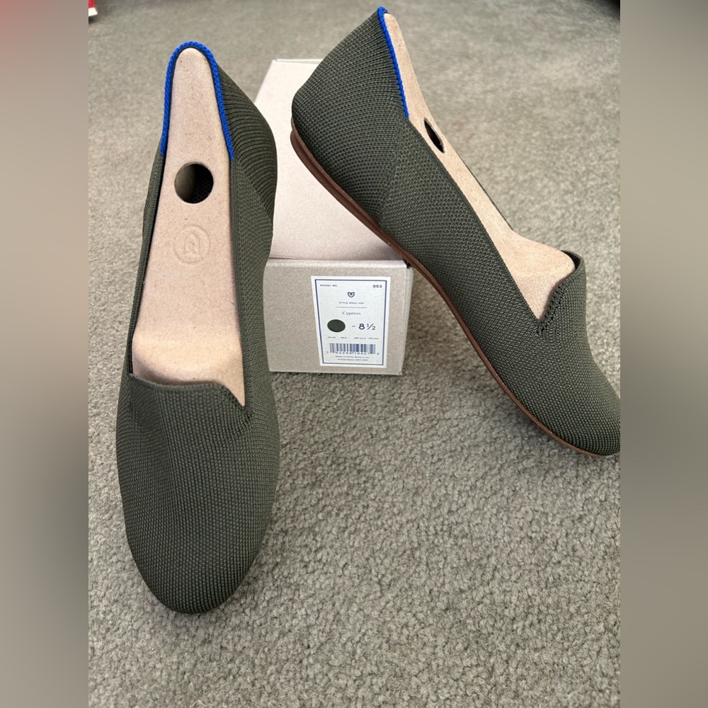 Rothy’s The Loafer in Cypress. Size 8.5